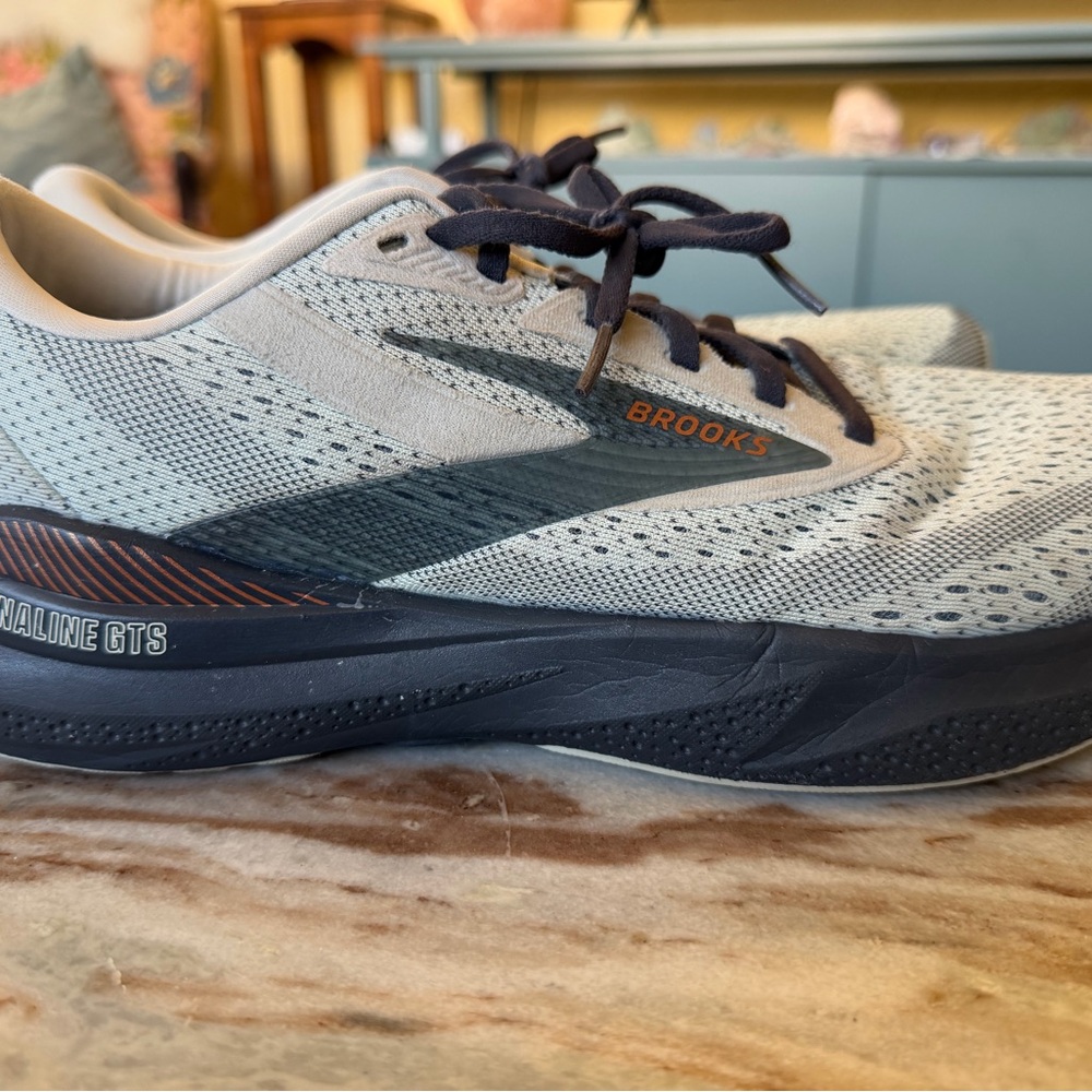 Brooks Women’s Athletic Running Shoes in Light Gray with Black Accents